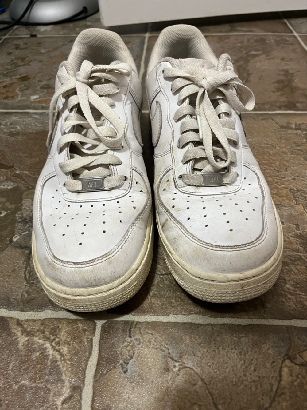 Men's White Low-Top Leather Sneakers - Classic Everyday Style